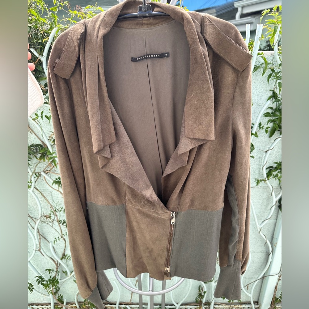 Chic Brown Suede Women's Blazer with Zip Closure
